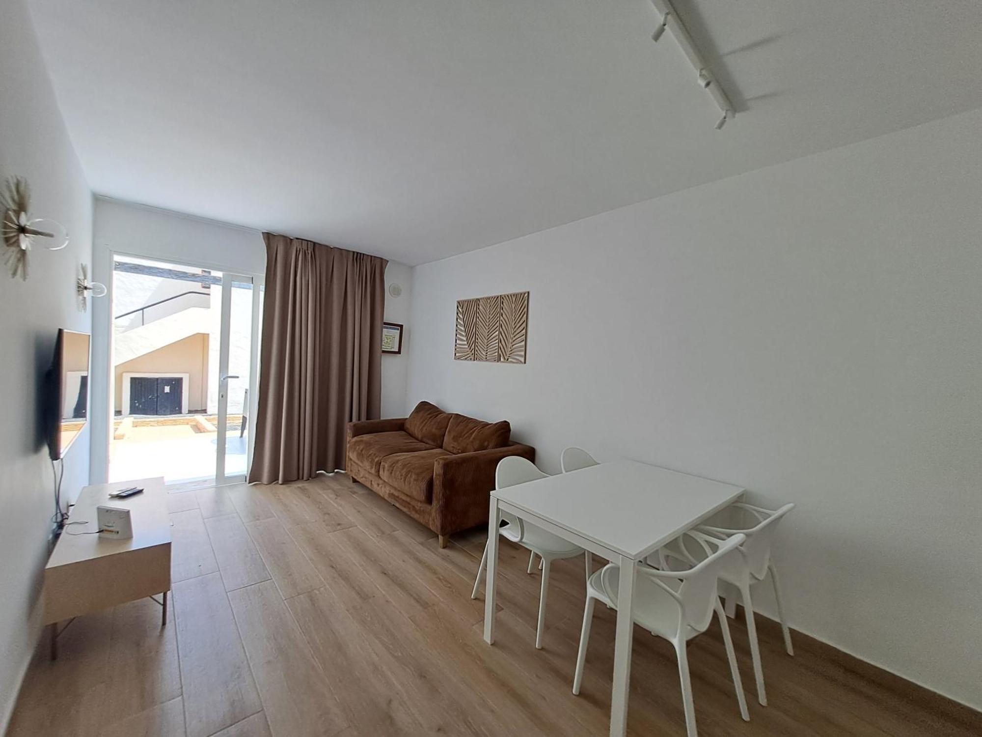 Homeforguest Apartamento 15 Con Terraza Y Piscina En קורלחו מראה חיצוני תמונה