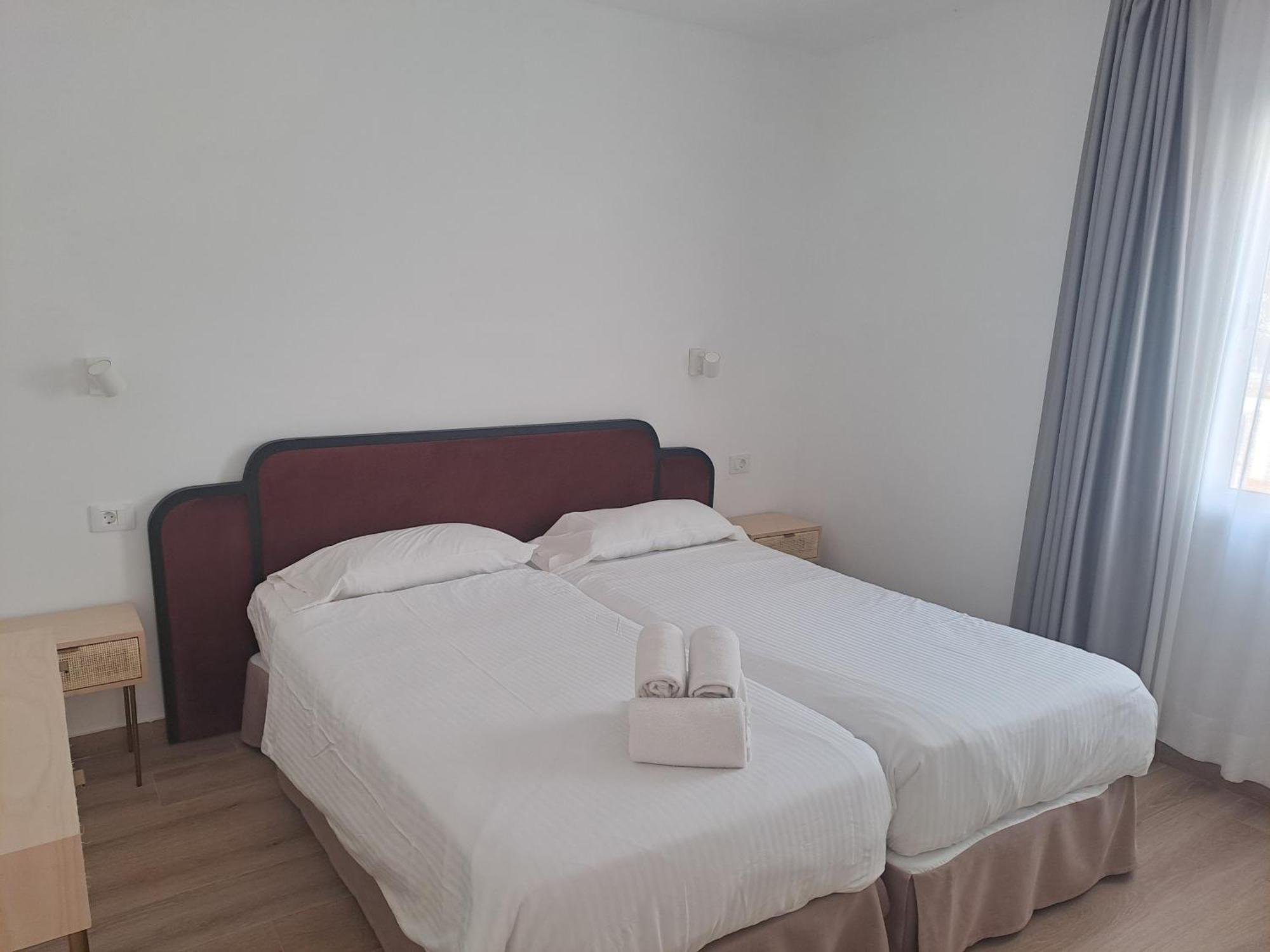 Homeforguest Apartamento 15 Con Terraza Y Piscina En קורלחו מראה חיצוני תמונה