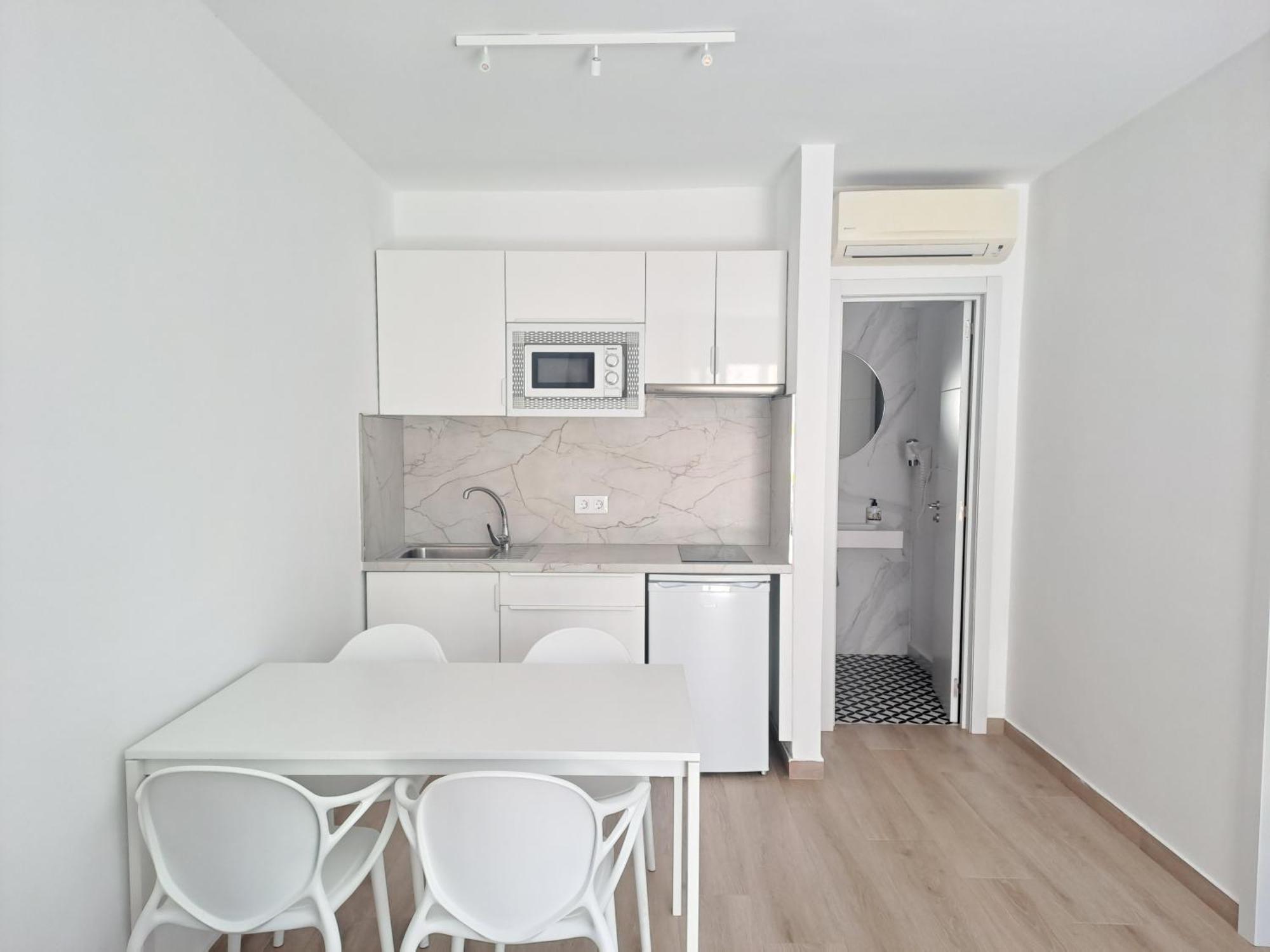 Homeforguest Apartamento 15 Con Terraza Y Piscina En קורלחו מראה חיצוני תמונה