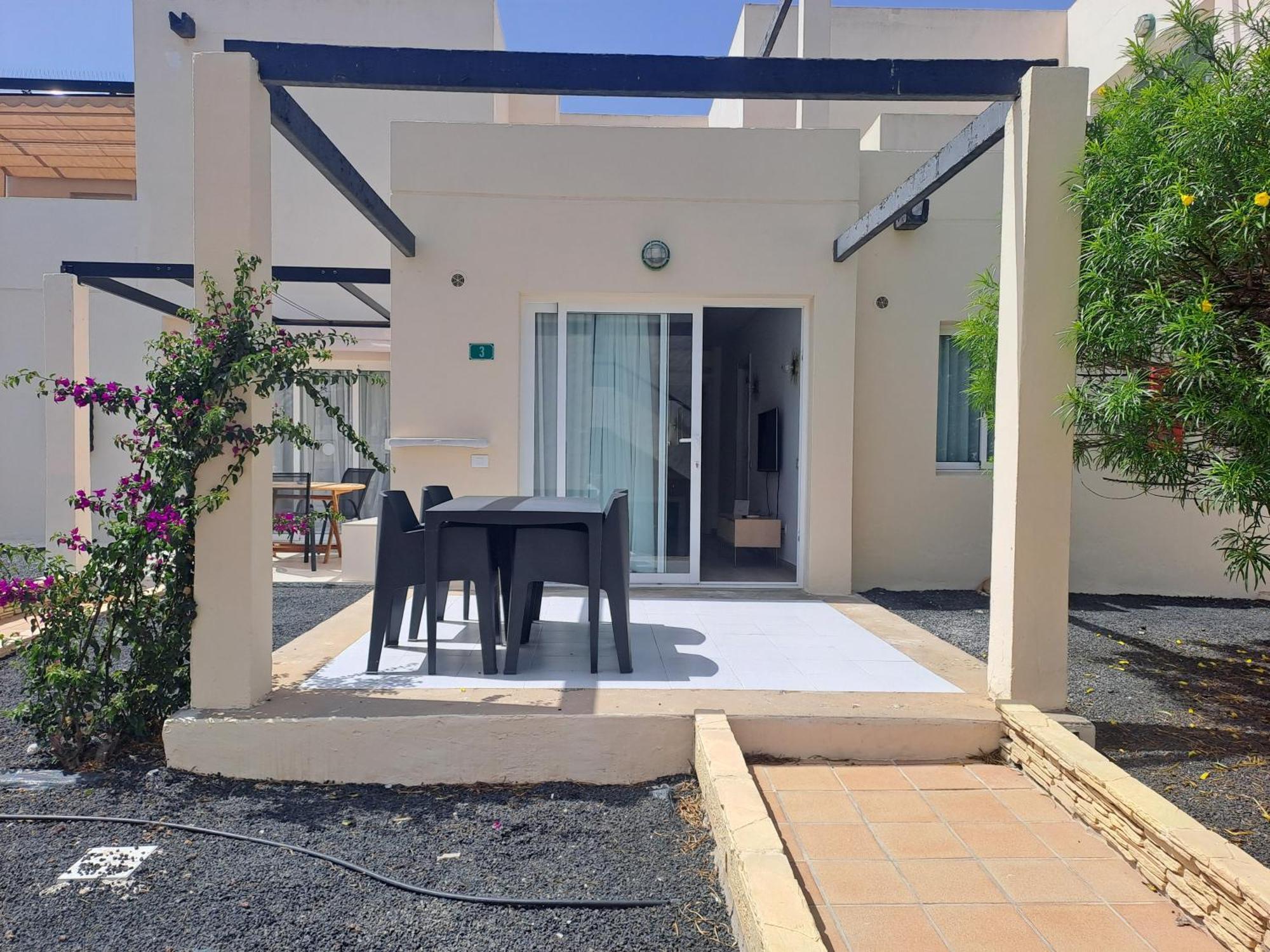 Homeforguest Apartamento 15 Con Terraza Y Piscina En קורלחו מראה חיצוני תמונה